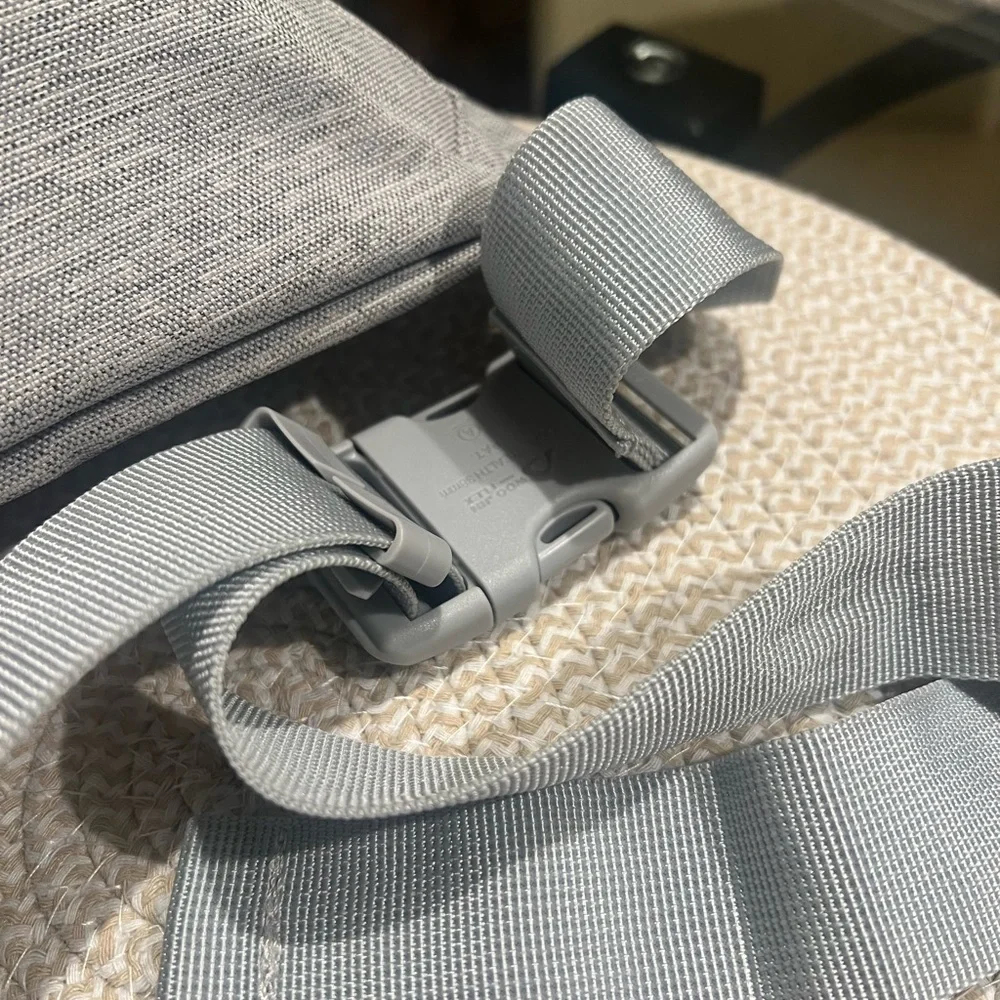 Herschel Supply Day Pack Crossbody - Picture 4 of 6